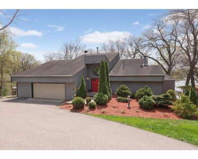 Lake Minnetonka Lakeshore. image_url. Granite counters Hardwood floors Walk in closets Sauna Bathtub Unit Amenities bathtub granite counters hardwood floors walk in closets Property Amenities sauna. 4 Bedroom. 3 Bathroom. 3948 ft