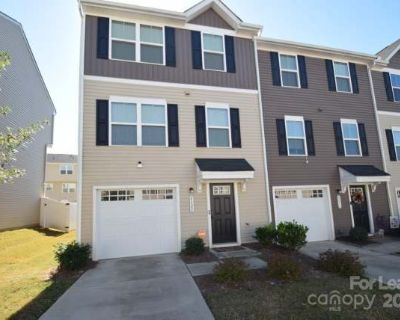 3 Bedroom 3BA 1557 ft Apartment For Rent in Charlotte, NC