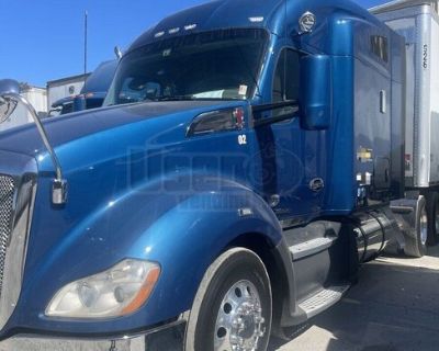 2018 Kenworth T680 Sleeper Cab Semi Truck | Transport Vehicle