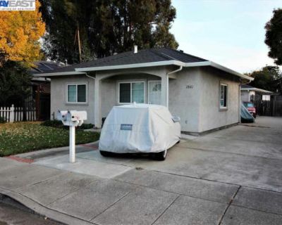 1643 ft Duplex For Sale in Castro Valley, CA