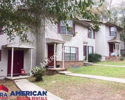 2 Bedroom 1BA 1152 ft Single-family home For Rent in Crestview, FL