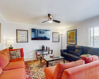 2 Bedroom 2BA Pet-Friendly Condo Vacation Rental in Palm Springs Sunrise Condo, Palm...