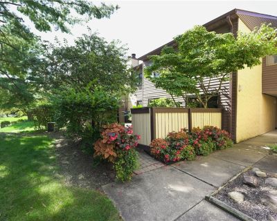 3 Bedroom 2BA Condo For Sale in Akron, OH