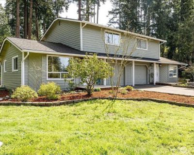2 Bedroom 1.5BA 900 ft Pet-Friendly Apartment For Rent in Island County, WA