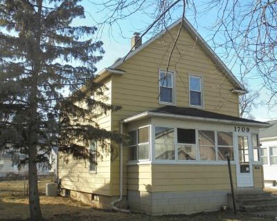 1709 Tecumseh St. Lakeside neighborhood/ Nice enclosed front porch/ Newer kitchen cabinets/ Usable basement/ Laundry area on main level/ 12 month lease/ no pets or Sec 8/ $1, 200 deposit/ Close to Northside Highschool, State street corridor, Lakeside park and Maumee and St. Joe river trails. 3 Bedroom. 1 Bathroom. 1116 ft