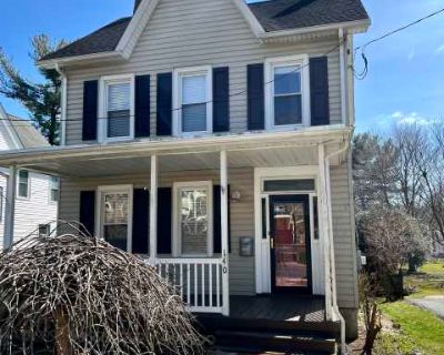 140 W Evergreen St. image_url. In unit laundry Patio / balcony Granite counters Hardwood floors Dishwasher Pet friendly Unit Amenities air conditioning dishwasher granite counters hardwood floors in unit laundry patio / balcony walk in closets recently renovated Property Amenities cats allowed dogs allowed pet friendly on-site laundry parking internet access. Pets allowed. 4 Bedroom. 2.5 Bathro...