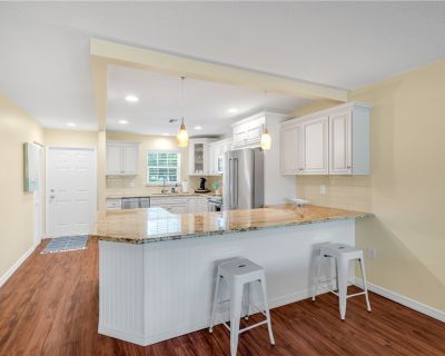 2 Bedroom 2BA 1130 ft Furnished Condo For Rent in Vero Beach, FL