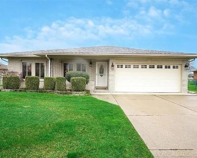 3 Bedroom 1BA 1600 ft Apartment For Rent in Sterling Heights, MI