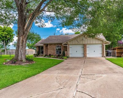 3 Bedroom 2BA 1112 ft Single Family Home For Rent in Houston, TX