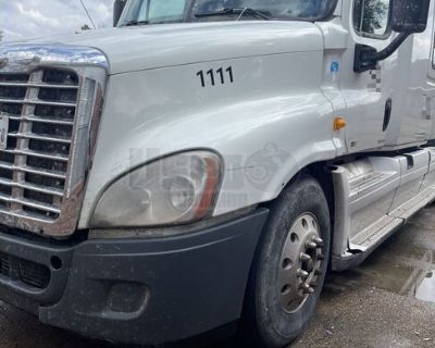 2011 Freightliner Cascadia 125 Sleeper Cab Semi Truck and 2000 45' Fontaine Flatbed Trailer