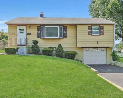 3 Bedroom 1BA 972 ft Single Family Home For Sale in GARNERVILLE, NY