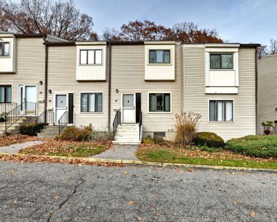 2 Bedroom 1BA 1200 ft Condo For Sale in Bridgeport, CT