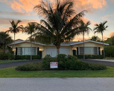 NE 7th Avenue. Beautiful 2 bedroom 2 Bathroom Apartment with a screened in patio surrounded by Tropical Landscape, Located in Amazing Boca Harbour/Bel Marra neighborhood. Located conveniently close to both downtown Delray and Downtown Boca Raton Close to great Restaurants, Shopping, Beaches and surrounded in By multi million dollar homes Boca Schools DO NOT walk property. please do not disturb ...