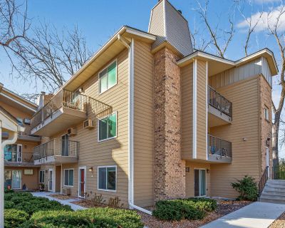 2 Bedroom 1BA 1086 ft Condo For Sale in Saint Louis Park, MN