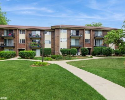 1 Bedroom 1BA 780 ft Condominium For Sale in NAPERVILLE, IL