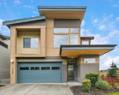 4 Bedroom 3.5BA 2713 ft Apartment For Rent in Newcastle, WA