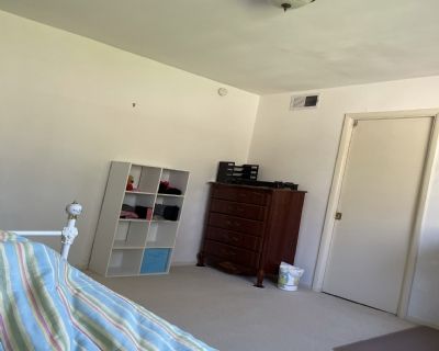 $900 per month room to rent in Brea Chem available from January 24, 2022