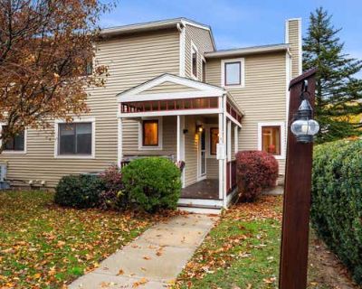 3 Bedroom 3BA 1470 ft Condominium For Sale in PORTSMOUTH, NH