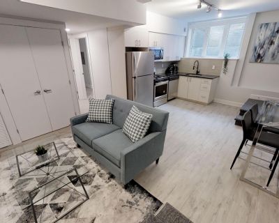 Comfortable 1-bedroom apartment in Vanier North (Has a Room). Room in the 40 Bedroom 10BA Room...