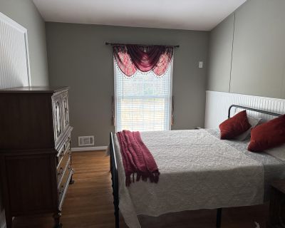 Live across the street from Lake Spivey and enjoy living in a cozy Duplex / Multiplex. This comfortable home is decorated with modern touches while providing the basic necessities. All thats missing is you!The kitchen is equipped with a fridge, sink, oven, stovetop, as well as basic cookware. Its the perfect spot for you to cook at home and save money.The surrounding location is quiet, making i...