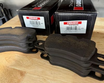Ferodo DS2500 brake pads (front and rear, nearly new) - GT4 / GT3 / 911 Turbo / etc.