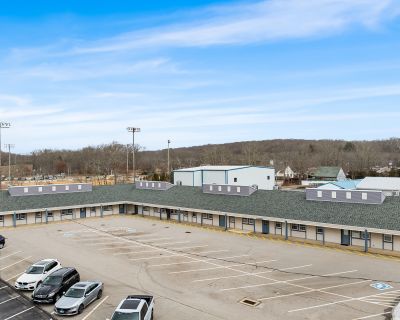 1026 ft Commercial Property For Rent in East Lyme, CT