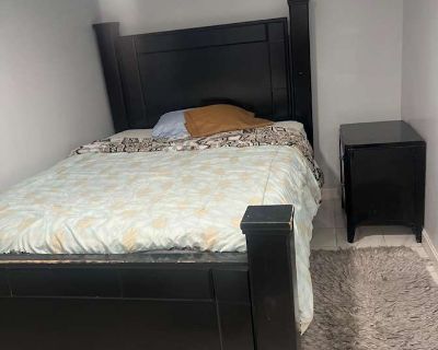 Available on: now. Furnished. Internet included * Students welcome * 40+ years welcome. Tiene ba o, privado,laundry, rea tranquila, nevera en su cuarto. El vecindario es tranquilo y seguro, el parqueo es en la calle.. Rent $750 per month Bills Not included Security deposit $750 Property type House Room furnishing Furnished Preferred gender Females Available on Now. Famila de cuatro, nos gusta l...
