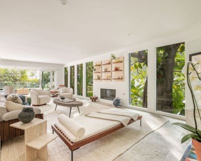 1588 N Doheny Drive. Property for Rent in Los Angeles, CA for $16,500 with 4 bedrooms and 3 full baths, 1 half bath. This 2,217 square foot property was built in 1957 on a lot size of 0.1809.. Perched in the coveted Bird Streets of the Hollywood Hills, this recently renovated mid-century home blends classic architectural lines with a warm contemporary sensibility. Stone tile floors unify the in...