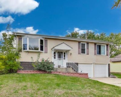 3 Bedroom 2BA 1671 ft Single Family House For Sale in Bolingbrook, IL