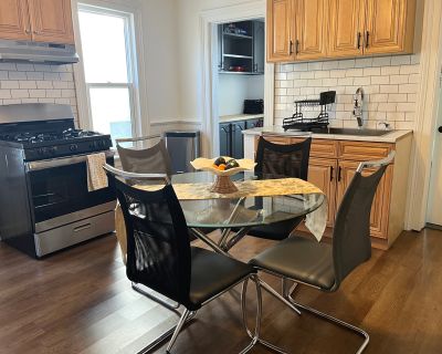 3 Bedroom 1BA 1300 ft House For Rent in Danbury, CT