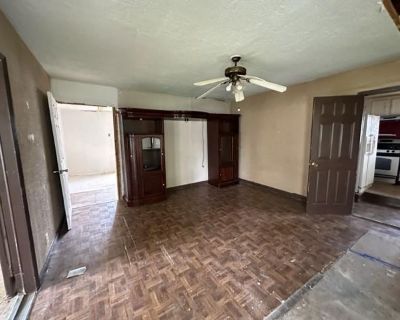 3 Bedroom 1BA 1190 ft Single Family House For Sale in Baytown, TX