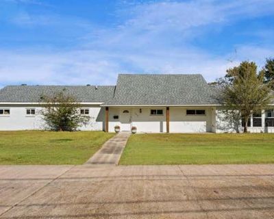 4 Bedroom 3BA 2519 ft Single Family Home For Sale in LAKE CHARLES, LA