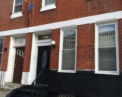 Private room with shared bathroom in a Townhouse with 1 roomie