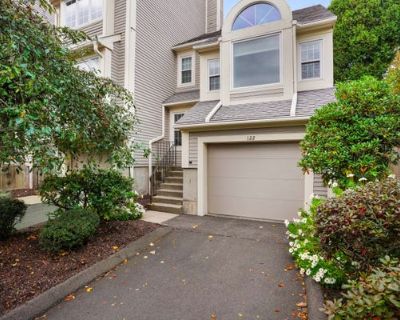 1 Bedroom 2BA 1050 ft Condo For Sale in TRUMBULL, CT