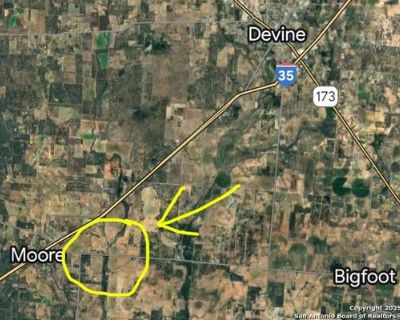 Single Family Home For Sale in MOORE, TX