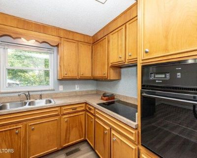 2 Bedroom 2BA House For Rent in Maryville, TN