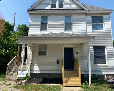 2 Bedroom 1BA 1118 ft Pet-Friendly Apartment For Rent in Davenport, IA