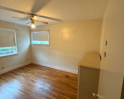 Available on: now. Unfurnished. Parking available * Internet included * LGBTQ+ friendly * Children friendly * Students welcome * 40+ years welcome Chris will require background checks for this room Learn more. Room for Rent North Providence Spacious, clean room available in a quiet North Providence home. Includes closet space, access to a large backyard and patio perfect for relaxing or studyin...