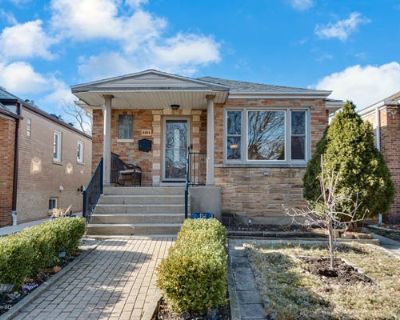 6 Bedroom 4BA 2600 ft Single Family Home For Sale in CHICAGO, IL