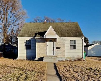 3 Bedroom 2BA 1948 ft Pet-Friendly Apartment For Rent in Brooklyn Center, MN