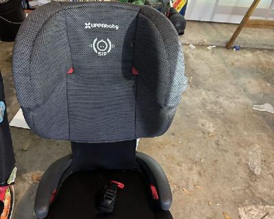 2 upper baby Alta booster seat black