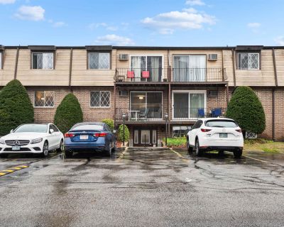 2 Bedroom 1BA 945 ft Condo For Sale in Derry, NH