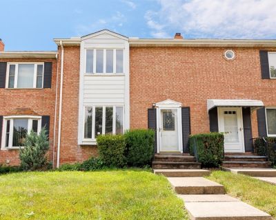 3 Bedroom 1BA 1280 ft Condo For Sale in Garfield Heights, OH