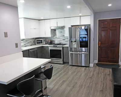 2 Bedroom 3BA 1450 ft Apartment For Rent in Los Angeles, CA
