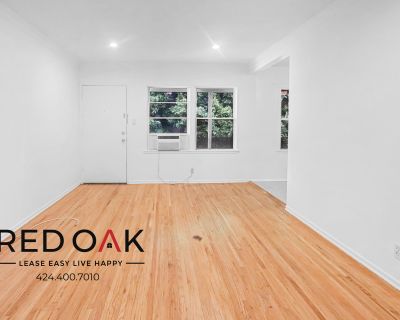 Charming Renovated One Bedroom with Newer Stainless Steel Appliances, Tons of Natural Light, AC INCLUDED, PARKING INCLUDED  and On-Site Laundry in Prime Hollywood!