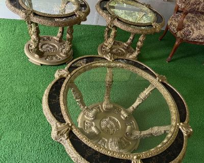 PRISTINE CONDITION NO DAMAGE OR CRACKS Coffee Table 40 Dia / 17 H 2 End Tables 30 Dia / 24 H . MESSAGE to arrange pick up time.