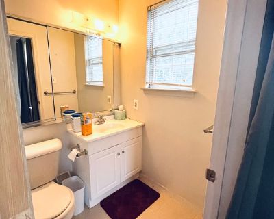 $900 per month room to rent in Oxford Valley