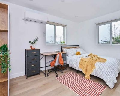 3 Beds 3 Baths - F (Has an Apartment). Room in the 1 Bedroom 1BA Apartment For Rent