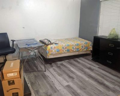 Sw Rd St Apt -, Gainesville, Condo For Rent