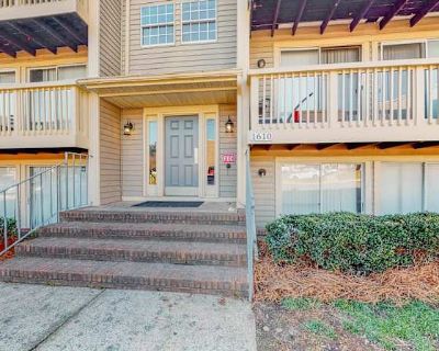 Available on: now. Unfurnished. Pet friendly. Internet included * Cat friendly * Dog friendly. Find more available rooms for rent at: alcoverooms.com/listings. This is a room for rent in a shared home with roommates on long-term leases. One is moving out and a room is opening up. Tours must be scheduled in advance by contacting the phone number below. Move-in Ready Renovated 3 Bedroom Condo ! -...